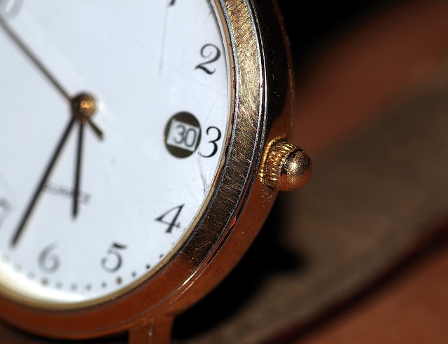 Kiedy ustawiać datownik w zegarku? Kiedy ustawiać datownik w zegarku?