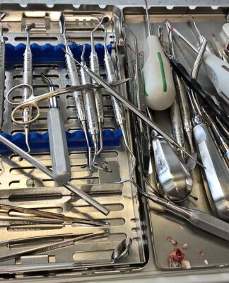 Cicha rewolucja w instrumentarium: jak dźwięk narzędzi chirurgicznych wpływa na koncentrację zespołu? narzędzia chirurgiczne